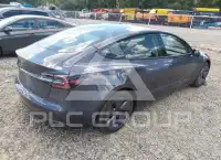 2023 Tesla Model 3 фото