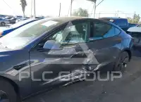 2023 Tesla Model 3 фото