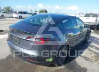 2023 Tesla Model 3 фото