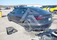 2023 Tesla Model 3 фото