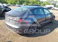 2023 Tesla Model 3 фото