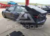 2023 Tesla Model 3 фото
