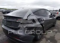 2023 Tesla Model 3 фото