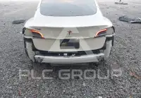 2023 Tesla Model 3 фото