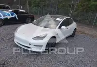 2023 Tesla Model 3 фото