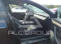 2023 Tesla Model 3 фото