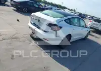 2023 Tesla Model 3 фото