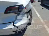 2023 Tesla Model 3 фото