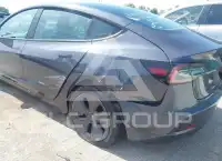 2023 Tesla Model 3 фото