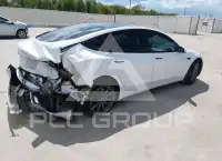 2023 Tesla Model 3 фото