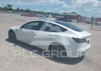 2023 Tesla Model 3 фото