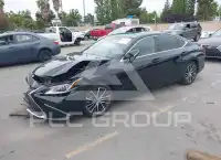 2023 Lexus ES300 photo