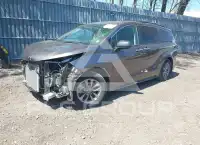 2023 Toyota SIENNA фото