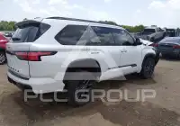 2023 Toyota SEQUOIA фото