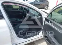 2023 KIA K5 photo