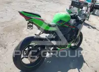 2024 Kawasaki Ninja400 фото