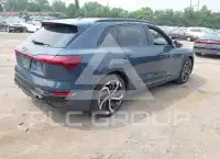 2024 Audi Q8 фото