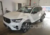 2024 Volvo XC40 фото
