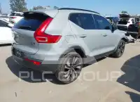 2024 Volvo XC40 фото