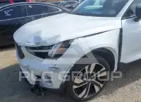 2024 Volvo XC40 фото