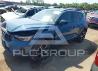 2024 Volvo XC40 фото