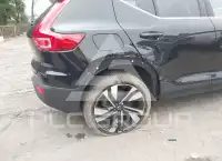2024 Volvo XC40 photo