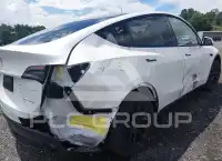 2024 Tesla Model Y фото