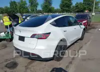 2024 Tesla Model Y фото