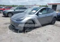 2024 Tesla Model Y фото