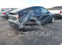 2024 Tesla Model Y фото