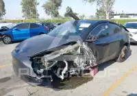2024 Tesla Model Y фото