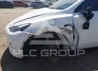 2024 Tesla Model Y фото