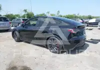 2024 Tesla Model Y фото