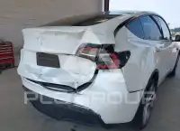 2024 Tesla Model Y фото