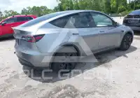 2024 Tesla Model Y фото