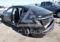 2024 Tesla Model 3 фото