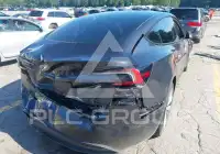 2024 Tesla Model 3 фото