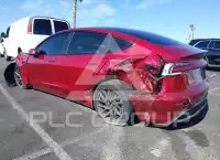 2024 Tesla Model 3 фото