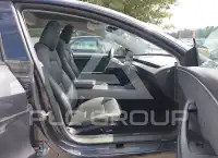 2024 Tesla Model 3 фото