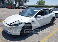 2024 Tesla Model 3 фото