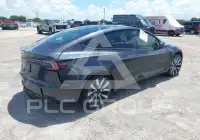 2024 Tesla Model 3 фото