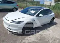 2024 Tesla Model 3 фото