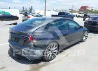 2024 Tesla Model 3 фото