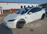 2024 Tesla Model 3 фото