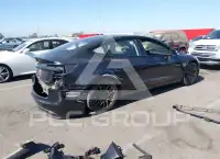 2024 Tesla Model 3 фото
