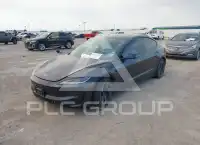 2024 Tesla Model 3 фото