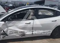 2024 Tesla Model 3 фото