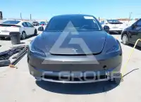 2024 Tesla Model 3 фото