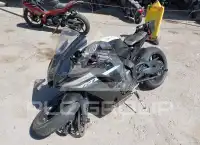 2024 Yamaha YZF-R1 фото
