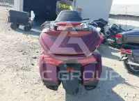 2025 Honda GL1800 фото